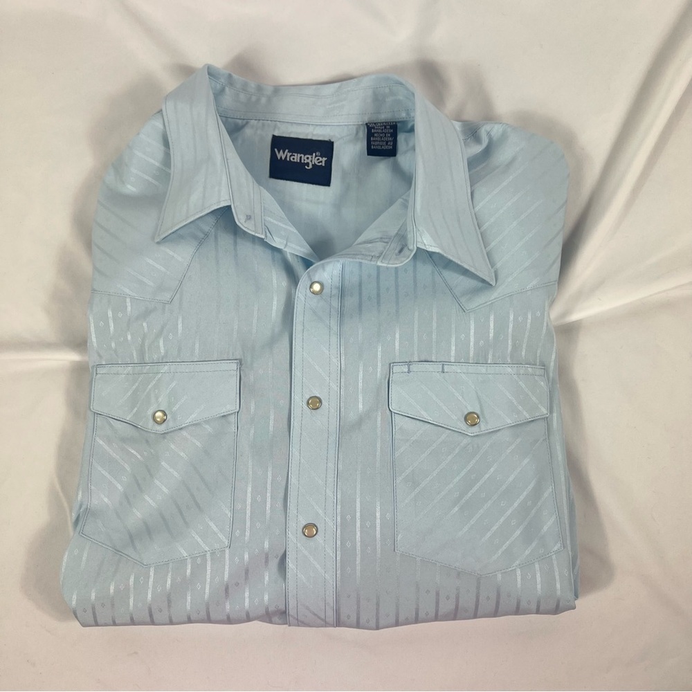 Wrangler Men's Light Blue Pearl Button Down Shirt